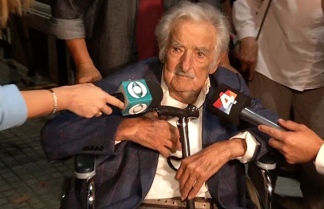 mujica-tras-acto-de-presidentes-en-partido-colorado.jpg