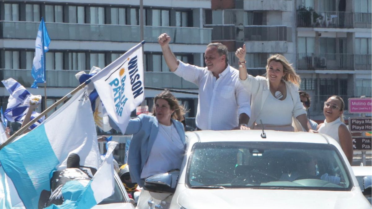 Este rumbo es el que le dio desarrollo al Uruguay, dijo Delgado tras caravana en Montevideo