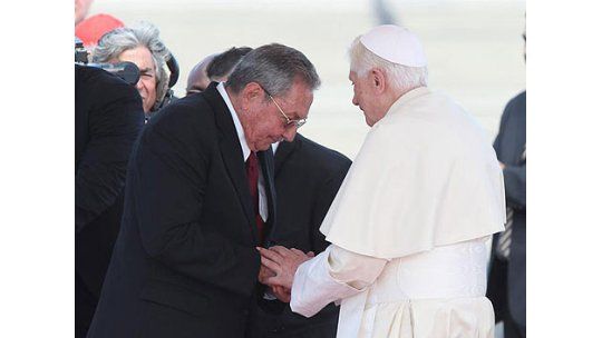Raúl Castro dio la bienvenida a Benedicto XVI en su visita a Cuba