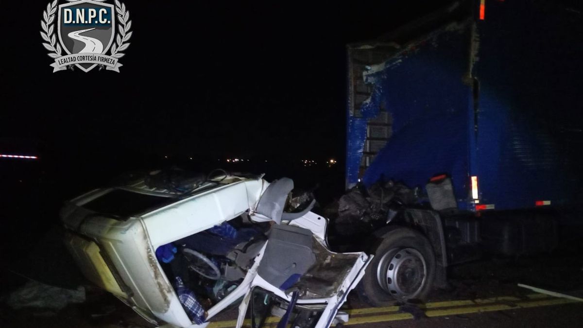 Murió el conductor de un camión tras chocar de atrás a otro camión en ruta 5, Paso de los Toros