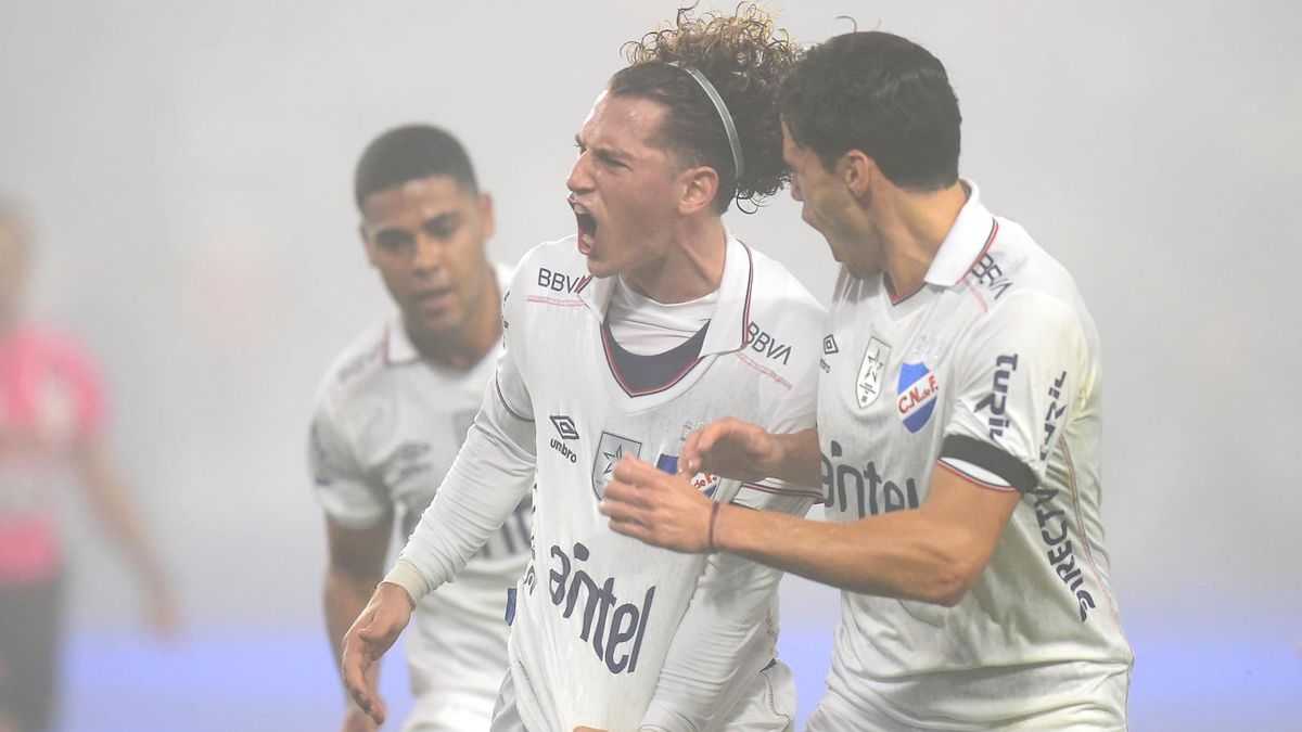 Nacional dio vuelta el partido con 10 jugadores y le ganó 2-