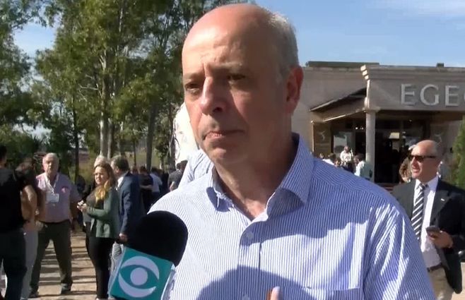 Javier García, ministro de Defensa.