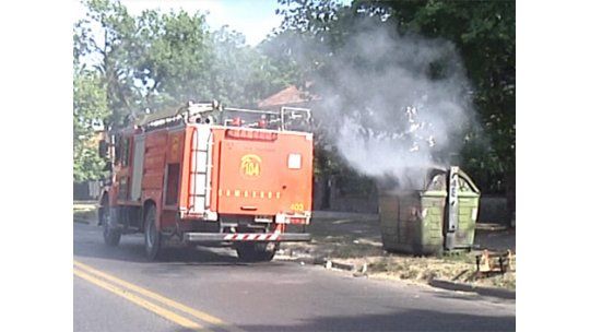 Incendio de contenedores: atienden 8.000 casos al año