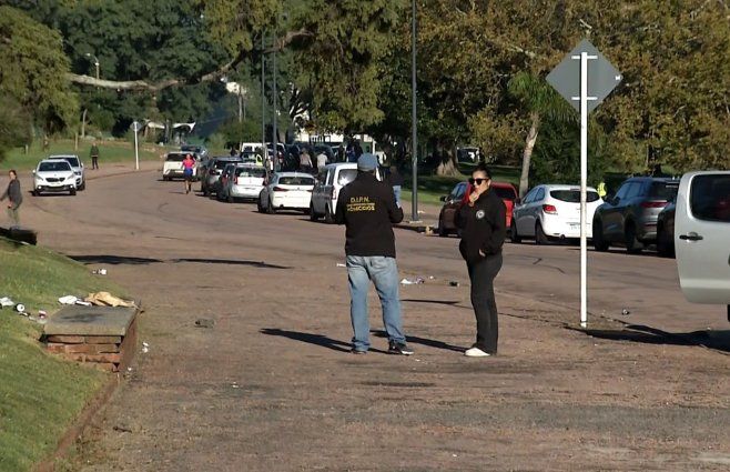 Foto: Subrayado. Policías de Homicidios en la escena.