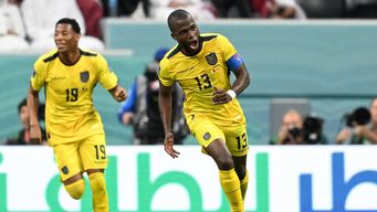 ecuador derroto 2 a 0 al anfitrion catar en el partido inaugural