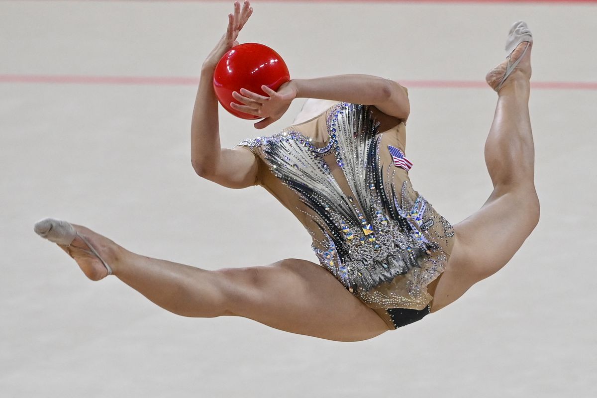 Evita Griskenas de EE. UU. compite en la ronda de clasificación individual durante el 39 ° Campeonato Mundial de Gimnasia Rítmica de la FIG en el Arena Armeets en Sofía el 14 de septiembre de 2022. Foto: AFP