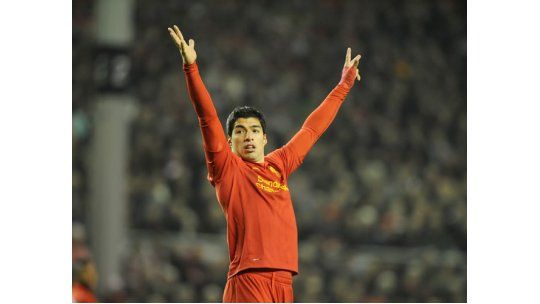 Luis Suárez volvió a convertir, esta vez ante Chelsea