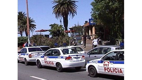 Patrulleros policiales en Carrasco: denuncia penal y relevos