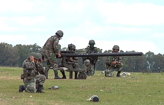 militares-ejercito-armas.jpg