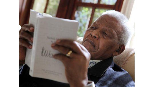 Mandela fue hospitalizado pero se encuentra bien según Gobierno