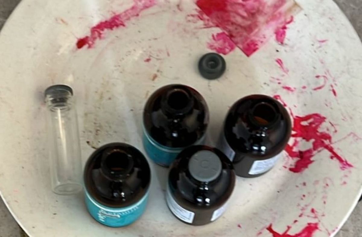 Foto cedida a Subrayado. Frascos cuyo objetivo está bajo investigación. Foto cedida a Subrayado. Frascos cuyo objetivo está bajo investigación.