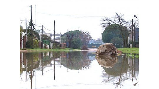 Decenas de evacuados y rutas cortadas por lluvias en todo el país