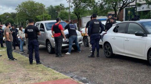 Foto cedida a Subrayado. El momento de la detención del edil de Salto Álvaro Godoy. Foto cedida a Subrayado. El momento de la detención del edil de Salto Álvaro Godoy.