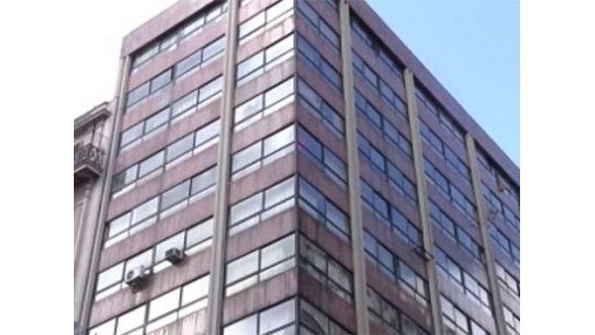 Desalojan edificio de 18 de Julio y Andes ocupado por intrusos