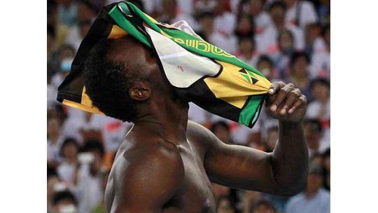 Usain Bolt descalificado por salida falsa en final de 100 mts