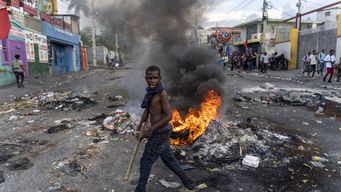 Haití en crisis tras revuelta armada de bandas criminales que exigían la renuncia del primer ministro. AFP.