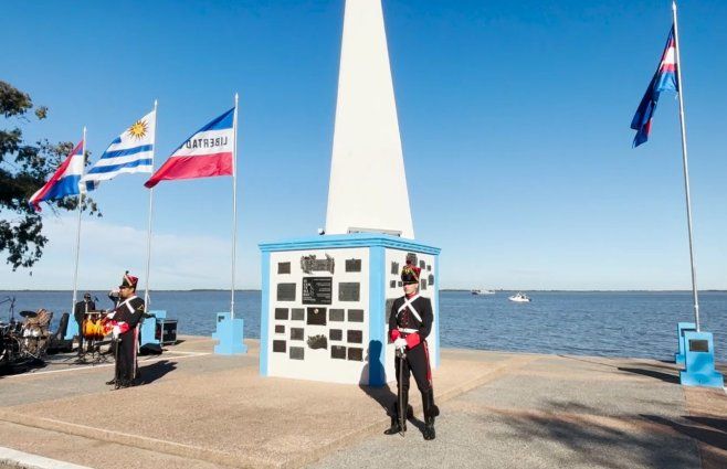 acto-desembarco-de-los-33-playa-de-la-agraciada-2026