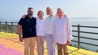 Venezuela: Rafael Tudares en familia junto a Edmundo González Urrutia. Foto tomada el 7 de enero de 2025, antes de ser detenido y encarcelado. (AFP).