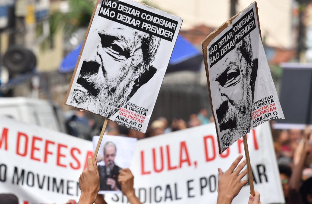 LULA-CARTELES-GENTE-AFP.jpg