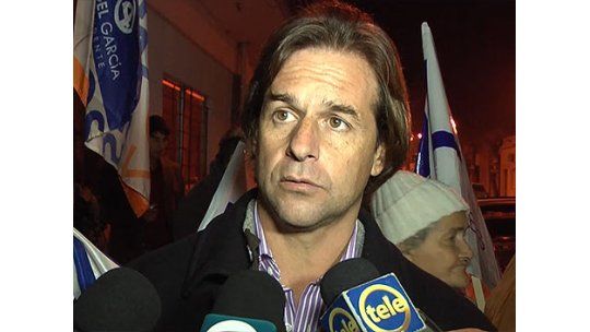 Para Lacalle Pou antes que los sirios están los niños uruguayos