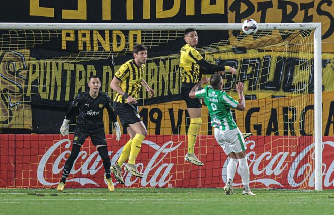 PEÑAROL--FOCO-UY-CAMPEÓN-DEL-SIGLO.jpg