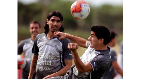 Tabárez prueba el equipo: Godín y Ramírez entre los titulares