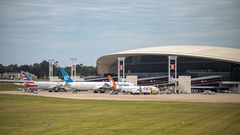 bomberos controlaron incendio en el subsuelo del aeropuerto de carrasco; investigan origen