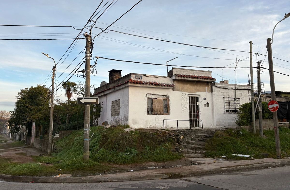 Triple homicidio en el Cerro: las víctimas fueron dos hombres y una mujer, y hay otros dos heridos, uno de ellos grave