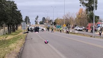 adolescente de 15 anos murio tras perder el dominio de su moto y caer debajo de un camion