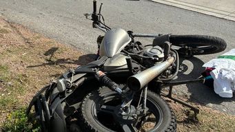 una mujer de 53 anos que iba en una moto murio tras ser embestida por un camion en la ruta 102