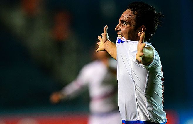 Zunino jega como lateral y lateral volante. Hizo 8 goles en la temporada. ha sido siempre titular en los partidos importantes. REsta vez puede ser sustituido por Ocampo.