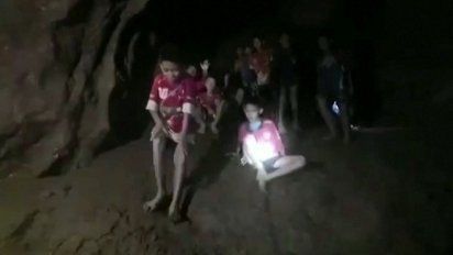 hallan sanos y salvos a los ninos atrapados hace 9 dias en una cueva