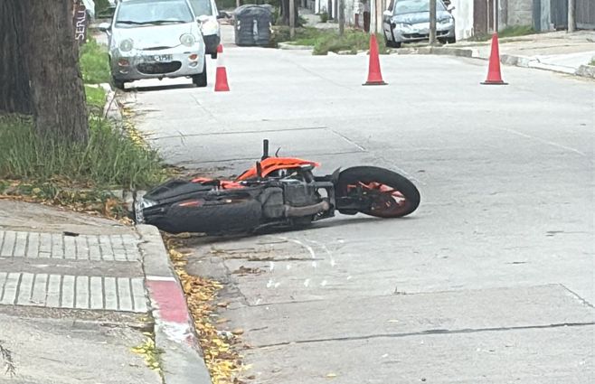 La moto que causó el accidente. Foto: María Eugenia Scognamiglio, Subrayado.