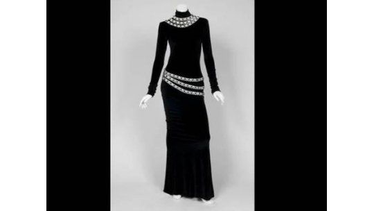 A horas de su muerte, sale a remate un vestido de Whitney Houston
