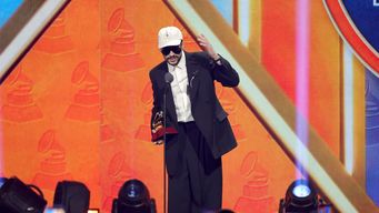 bad bunny y el duo ca7riel & paco amoroso coparon los grammy latinos con cinco premios cada uno