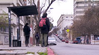 por ahora se mantiene el paro total de omnibus del viernes, pero hay negociaciones en curso