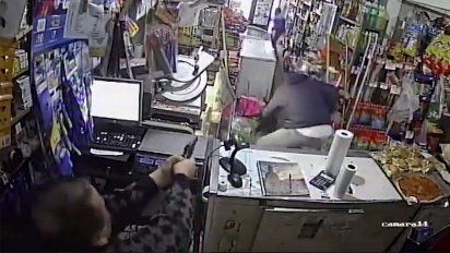 comerciante saco corriendo a los tiros a delincuentes