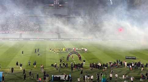 Comisión Disciplinaria de AUF sancionó a los grandes por hechos en el clásico: Peñarol pagará 200 UR y Nacional 180 UR Comisión Disciplinaria de AUF sancionó a los grandes por hechos en el clásico: Peñarol pagará 200 UR y Nacional 180 UR