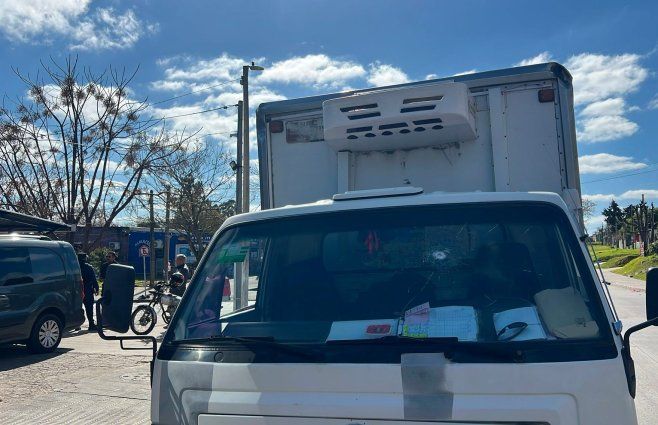 Foto: Subrayado. La escena de Nuevo París. Disparo contra el parabrisas del camión.