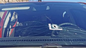 tiroteo entre delincuentes que intentaron rapinar un auto en el que iban policias de encubierto