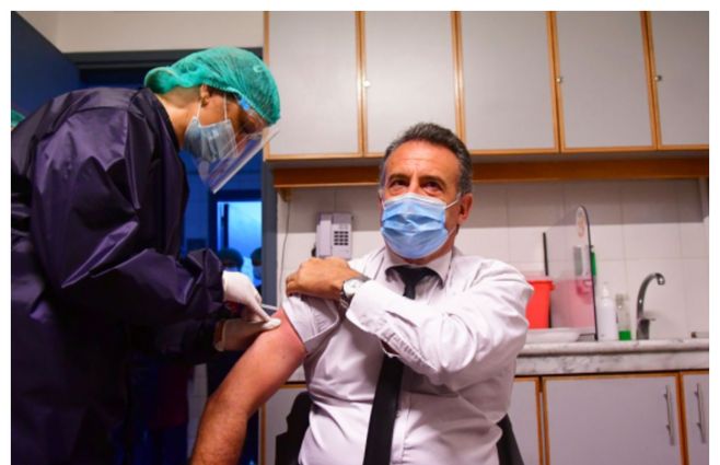 Salinas se vacunó como parte del grupo priorizado de entre 55 y 59 años.&nbsp;