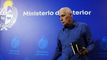 Ministro Carlos Negro intimado por juez de Faltas a renovar y presentar licencia de conducir vigente. Foto: FocoUy