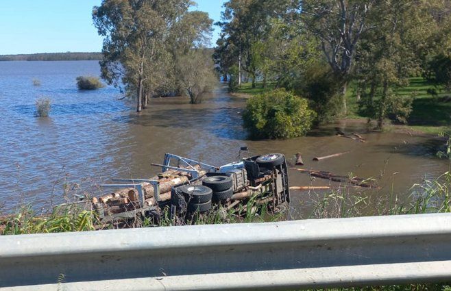 Foto cedida a Subrayado. El conductor del camión resultó ileso.