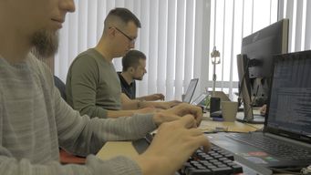 datos de 2024 dan bajo crecimiento en tecnologias de la informacion frente a anos previos; los desafios del sector