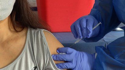 personas de 55 a 64 anos son las que mas se vacunaron