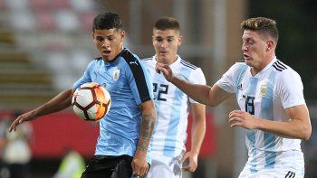 Uruguay perdió con Argentina y para clasificar debe vencer a Paraguay este sábado