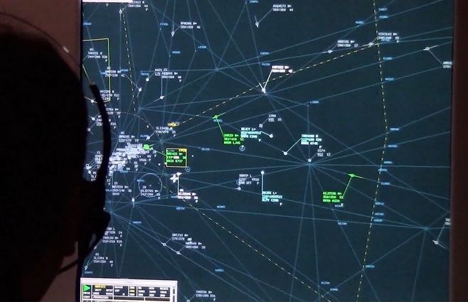 controladores-aereos-pantalla-aviones.jpg