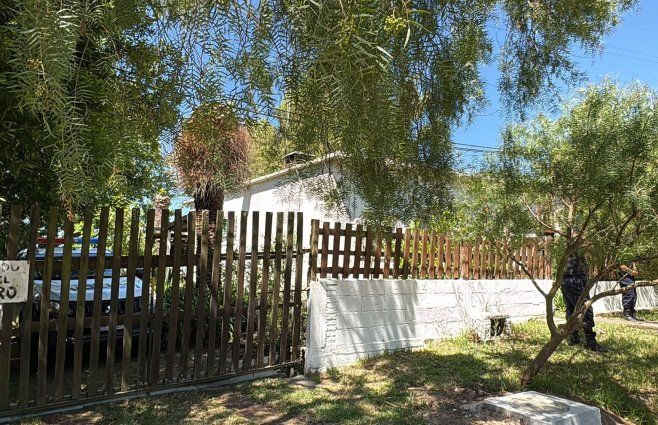 Foto: Mª Eugenia Scognamiglio, Subrayado. Escena del triple homicidio en 18 de Mayo, Canelones.