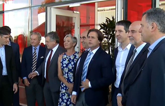 El presidente Luis Lacalle Pou en la nueva planta de La Trigueña.