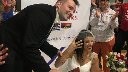 el amor en tiempos del fa: se casaron y fueron a festejar al congreso de la coalicion